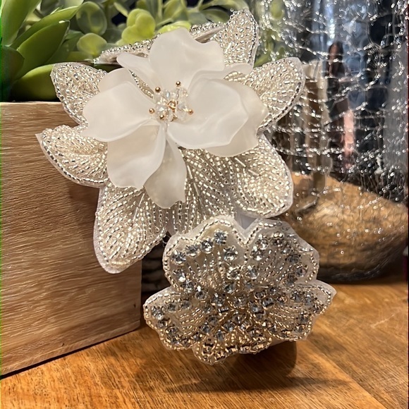 Elegant flower headband tiara - Picture 5 of 6